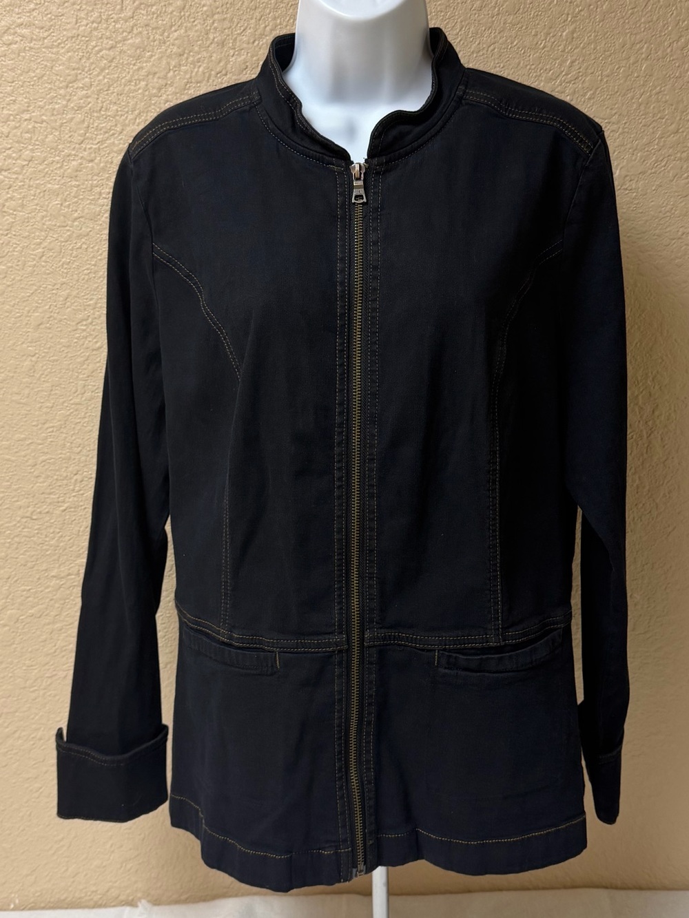 4/$20 D&Co Women’s Blue Denim Zip-Front Jacket